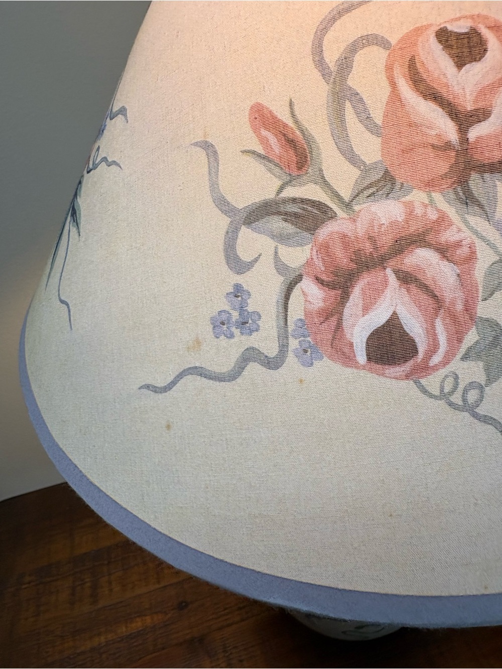 Vintage Cottagecore Ceramic Table Lamp - Picture 10 of 15